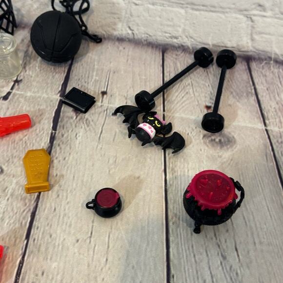 Monster High Assorted Lot of Doll Accessories - Picture 2 of 5